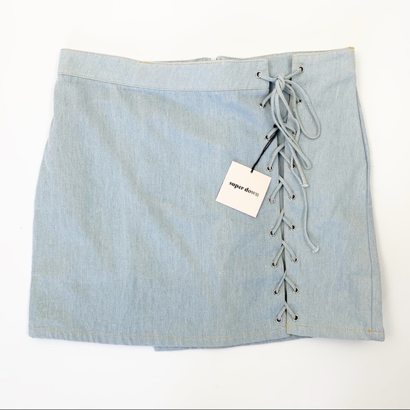 Superdown Pamela denim skirt; Adjustable lace-up - Picture 3 of 11